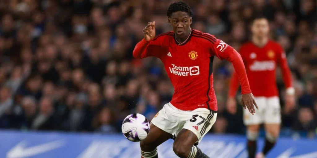 Kobbie Mainoo on the ball