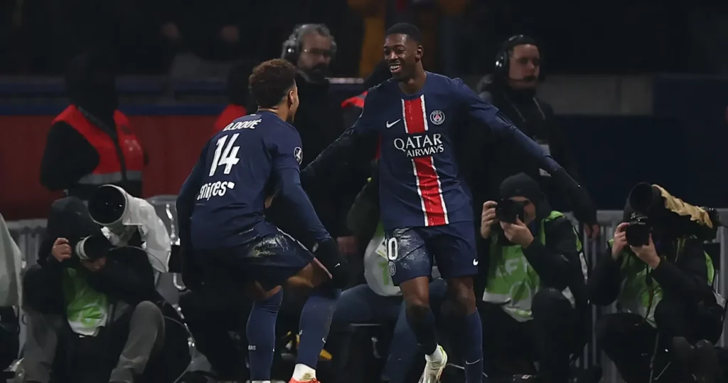 PSG players celebrating their goal.