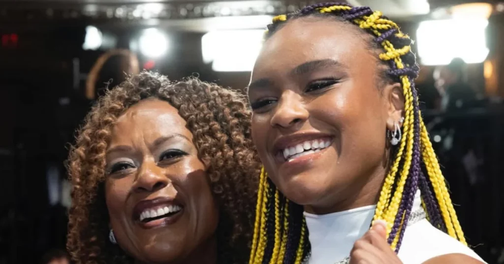 Aaliyah Edwards with her mother(left)