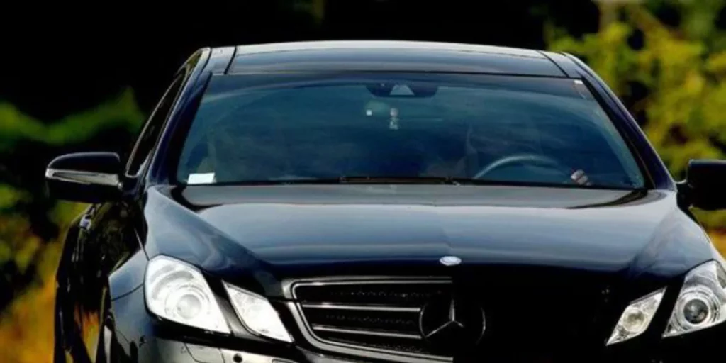 Christian Benteke spotted in his Mercedes-Benz car (Image Credits: X/@Daily_Express)