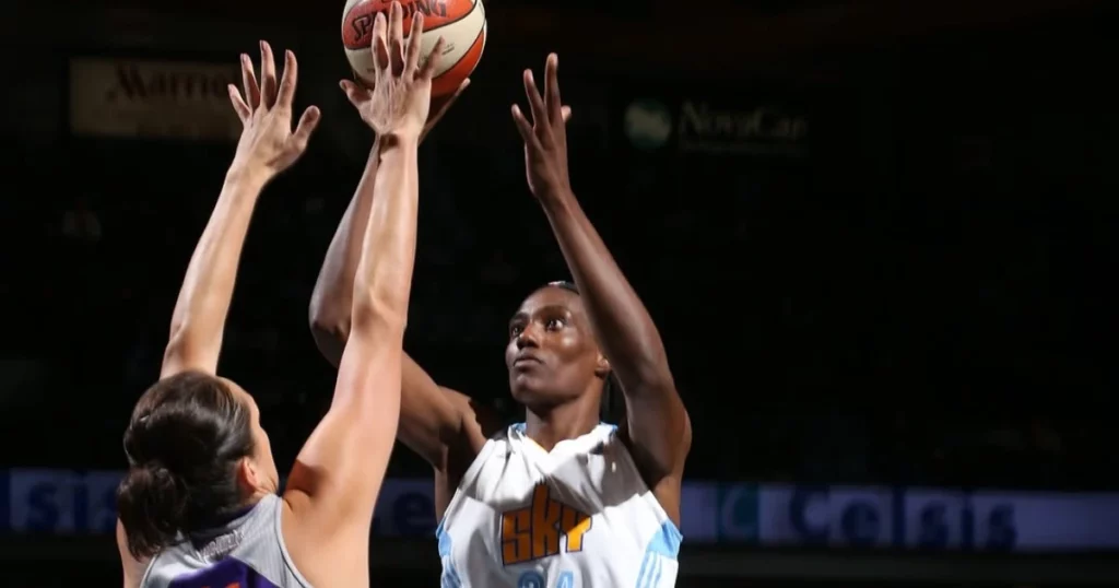 Chicago sky player Sylvia Fowles