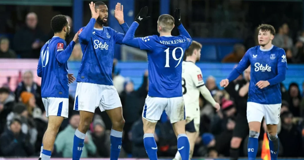Everton squad celebrates following a goal against Peterborough