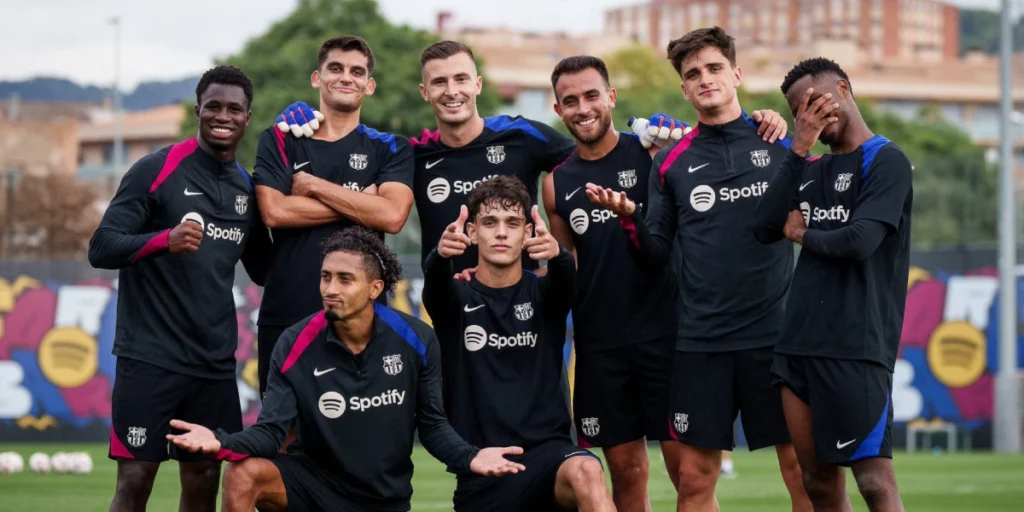 Hector Fort with Barcelona Teammates