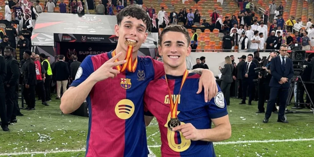 Hector Fort with Gavi after winning the Supercopa