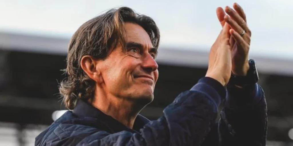 Thomas Frank applauding the away fans