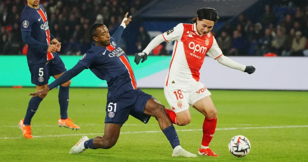 Takumi Minamino during the game against PSG