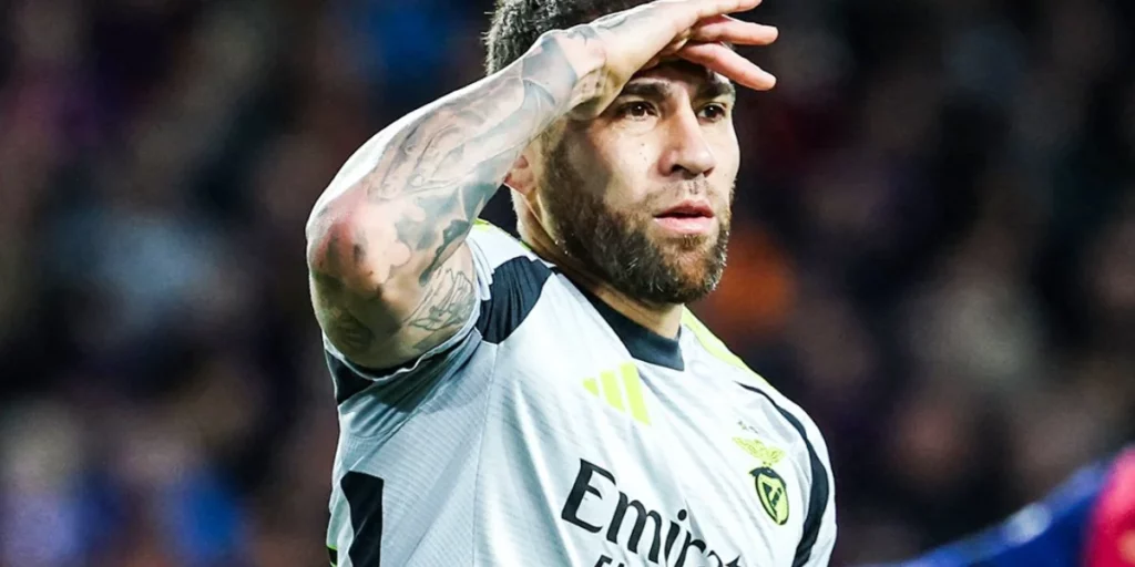 Nicolas Otamendi for Benfica after the first equaliser