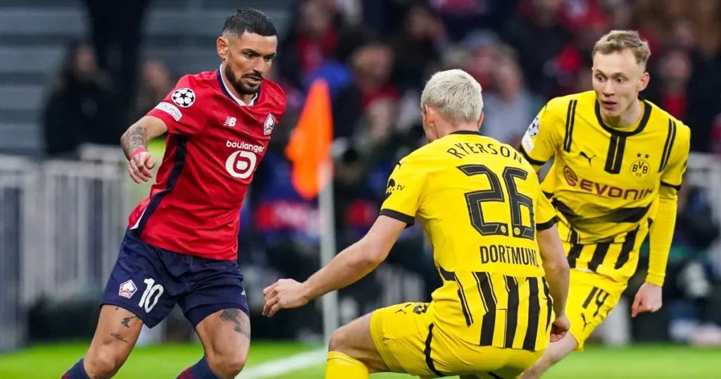 Rémy Cabella takes on Dortmund defenders