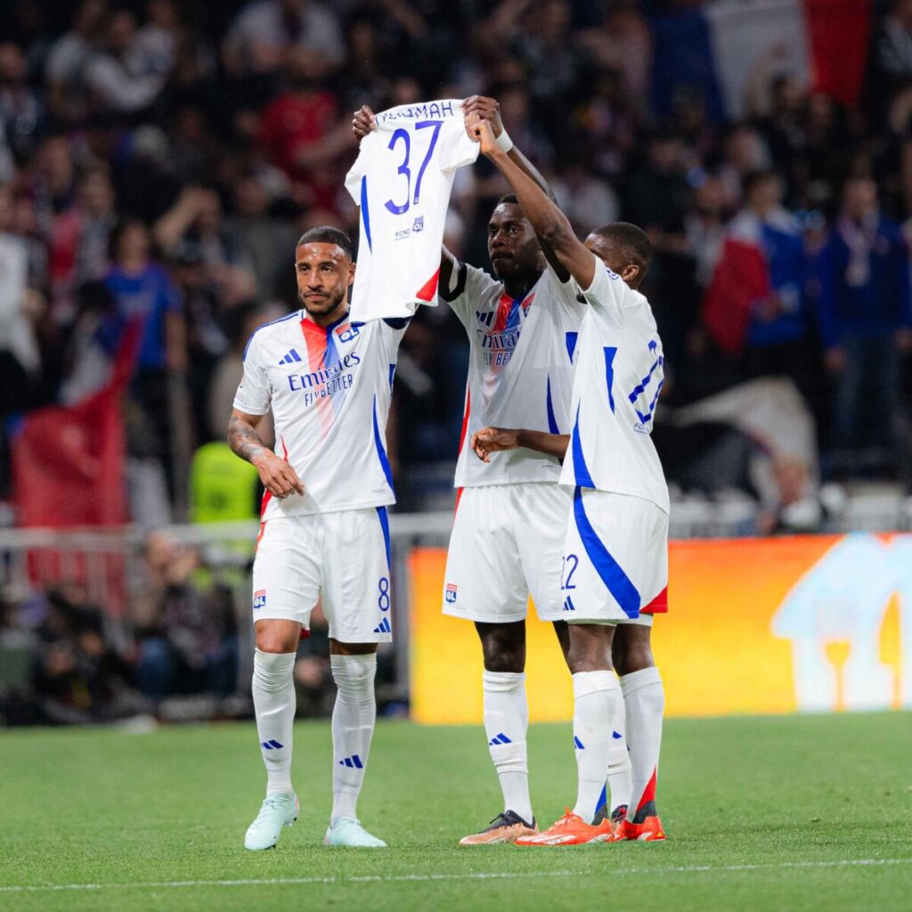 Lyon players show solidarity to one of their injured mates. (Image Source- X/Olympique Lyonnais)