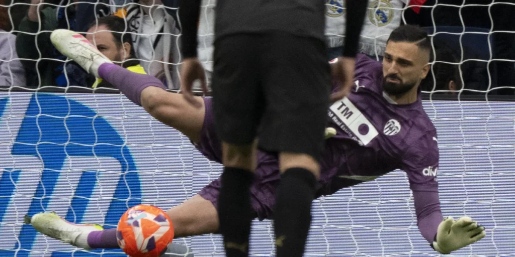 Gio Mamardashvili saving the penalty. He was one of the best-rated players from Real Madrid vs Valencia Player Ratings
