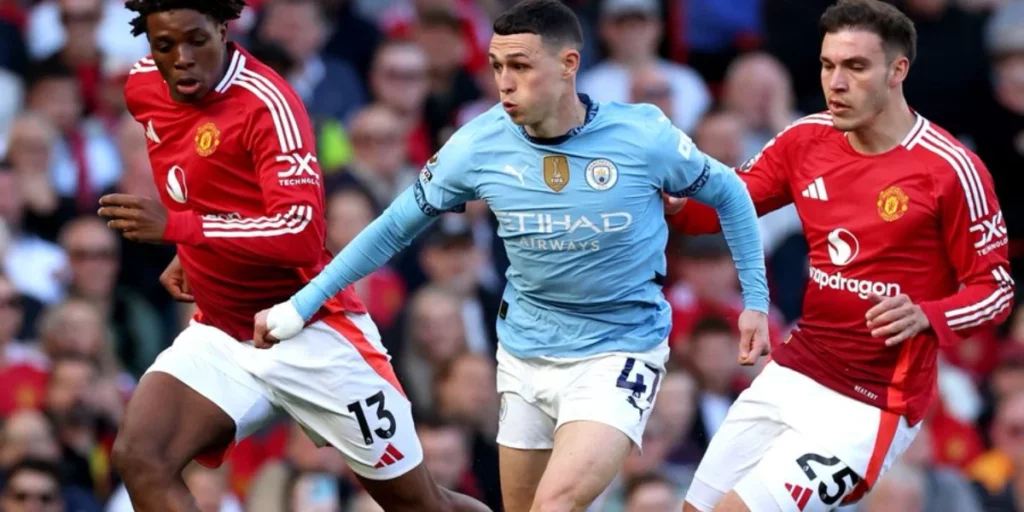 Phil Foden in action for City 