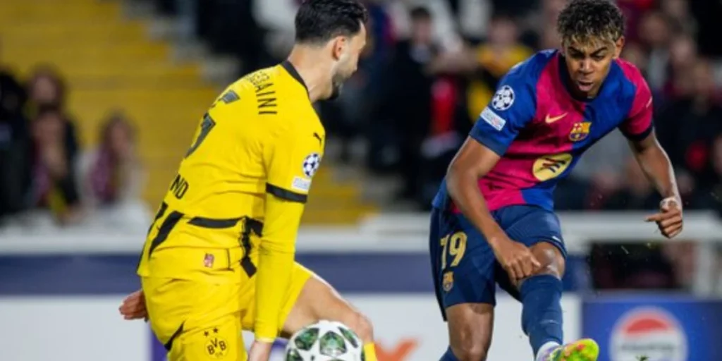 Lamine Yamal toying with Dortmund defenders.