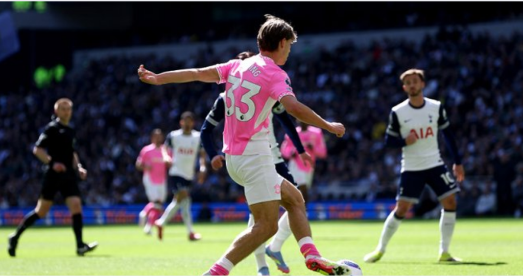Dibling, who had one of the worst performances, during the match (Credits X/@SouthamptonFC)