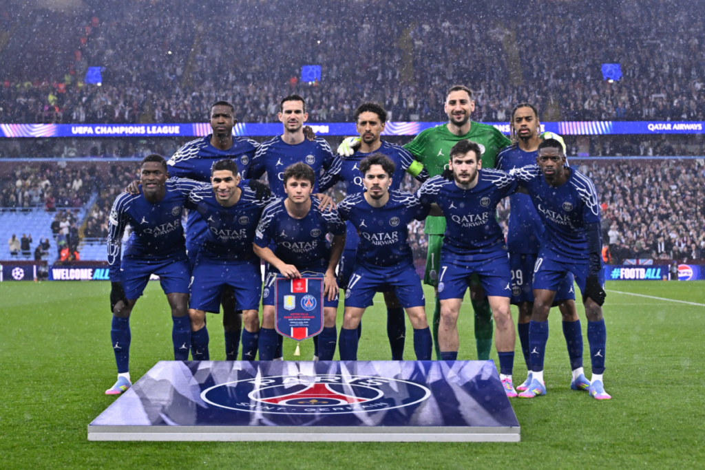 The PSG team pose for a photo. (Image Credits: Official X@/PSG)