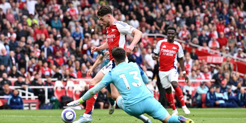 Declan Rice rounding Kepa for his goal