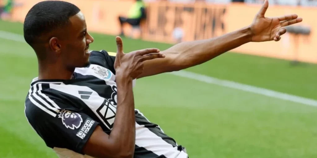 Alexander Isak earns a spot on the Premier League Team Of The Season