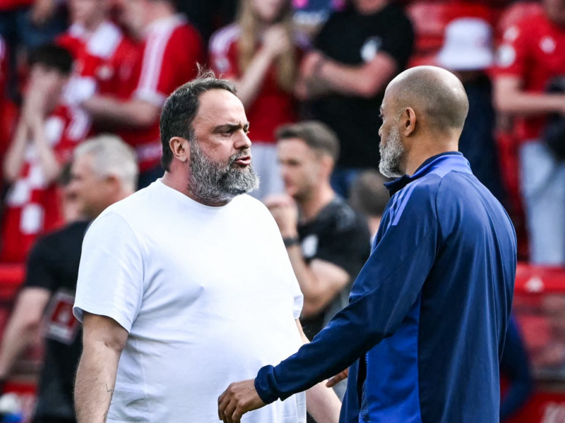Nuno Espírito Santo with Marinakis. (Image Credits: Official X@/NottmForest)